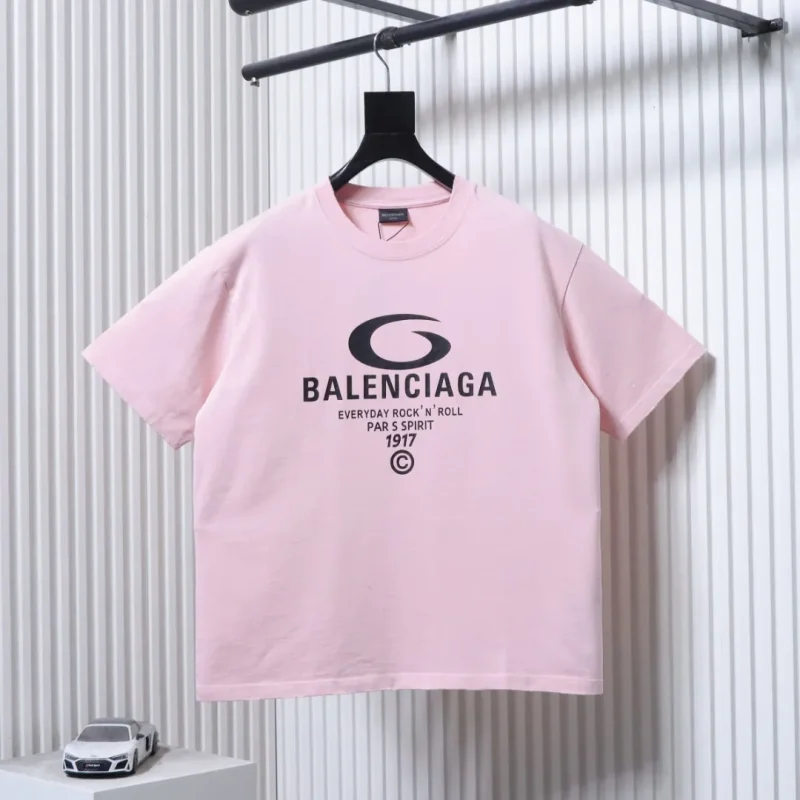 Circular Letter Print Ripped T-Shirt