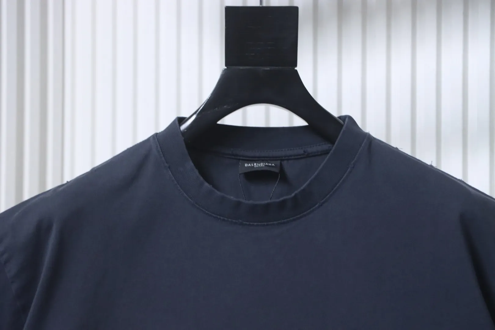 Neckline
