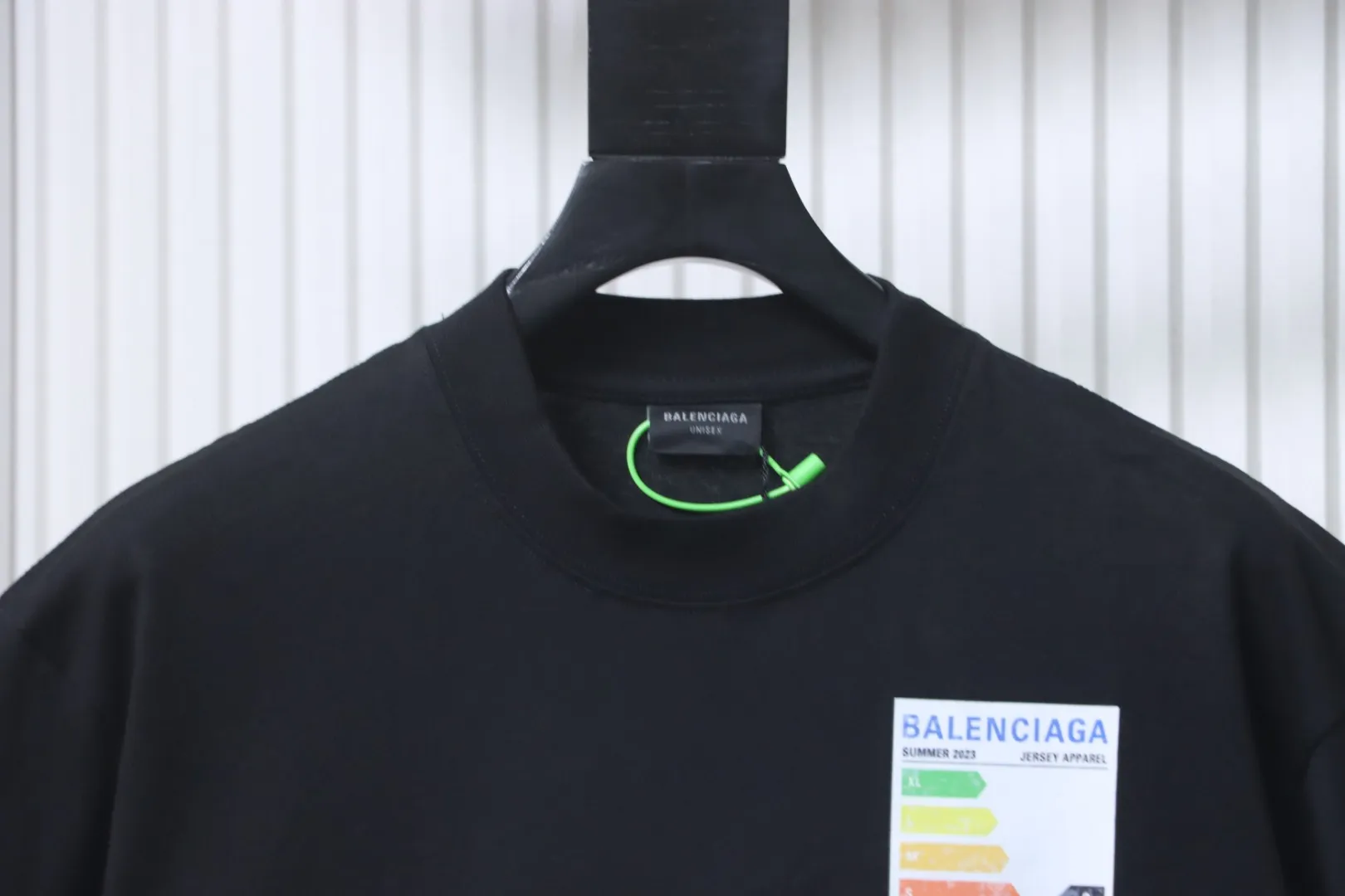 Neckline