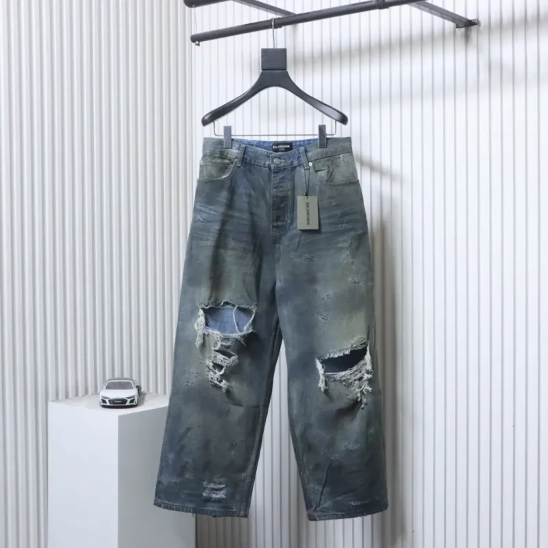 Hand-Distressed Oil-Wash Baggy Jeans