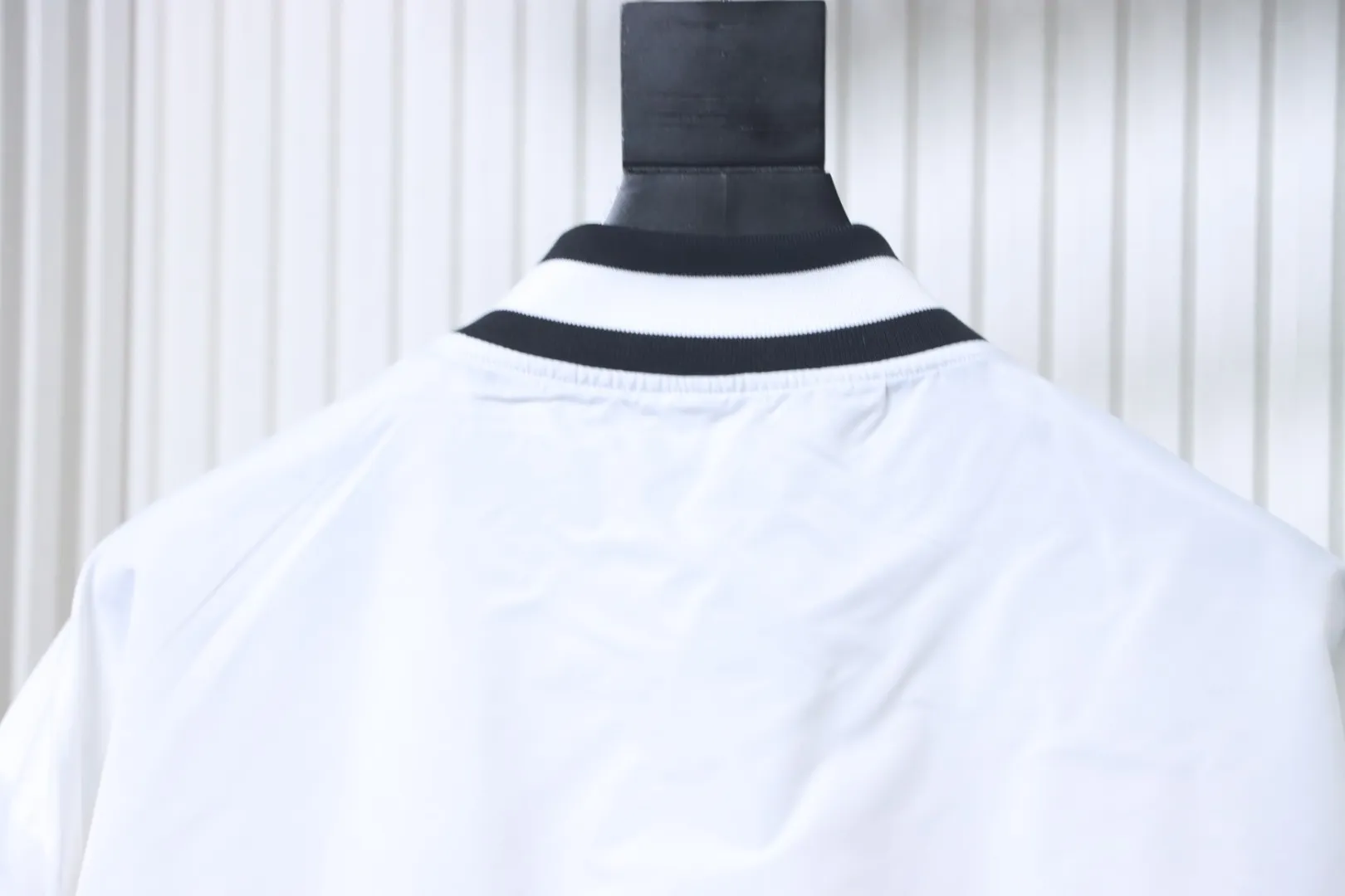 Collar details