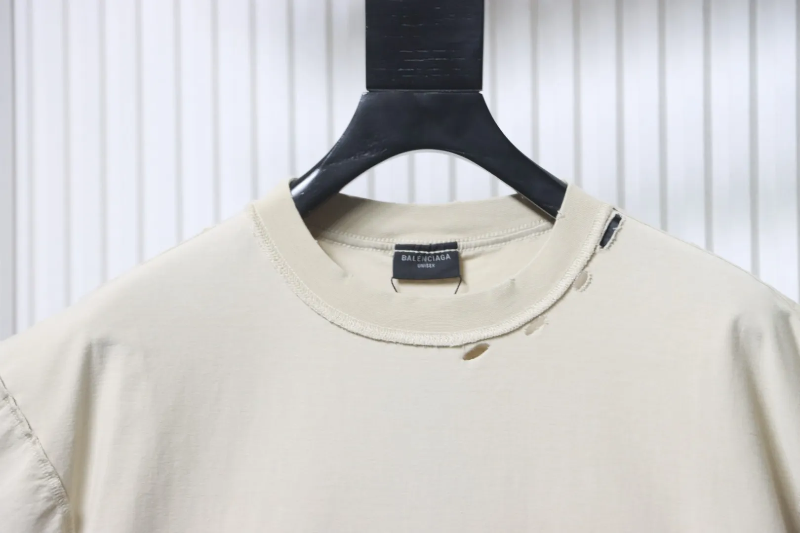Neckline
