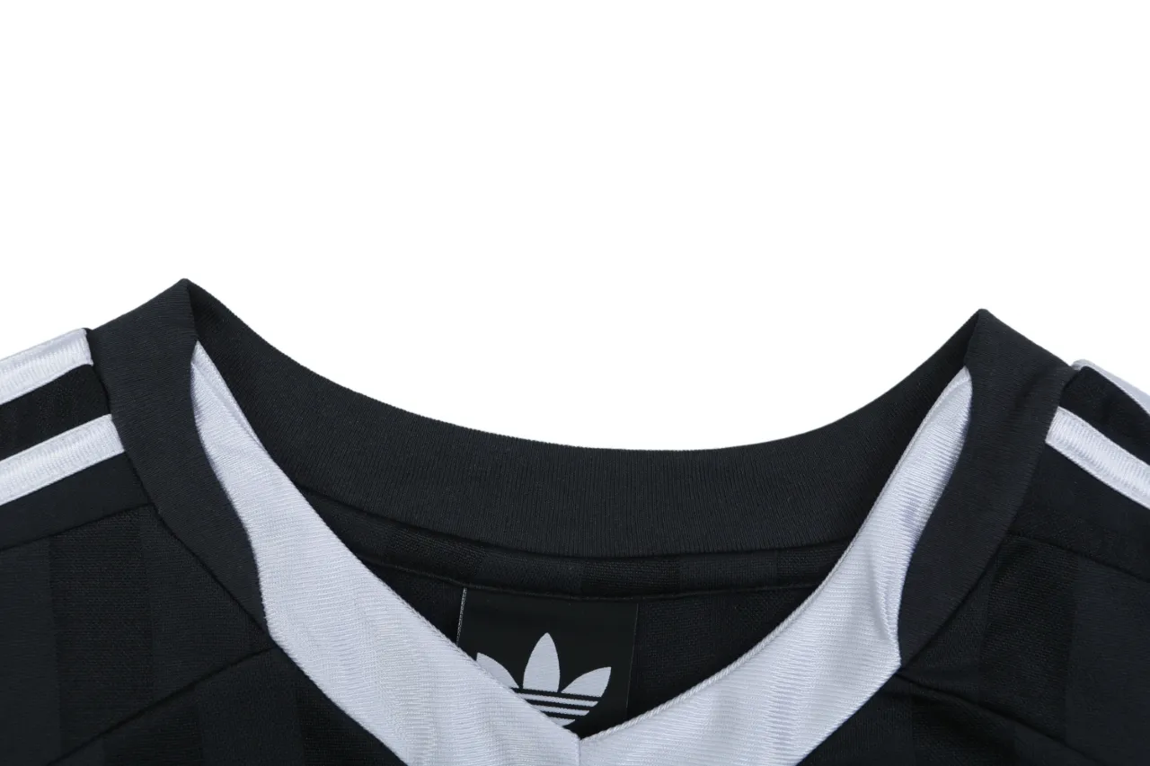 Neckline