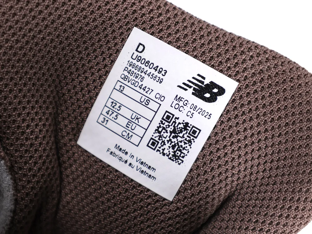New Balance 9060 Mono Cortado size label detail