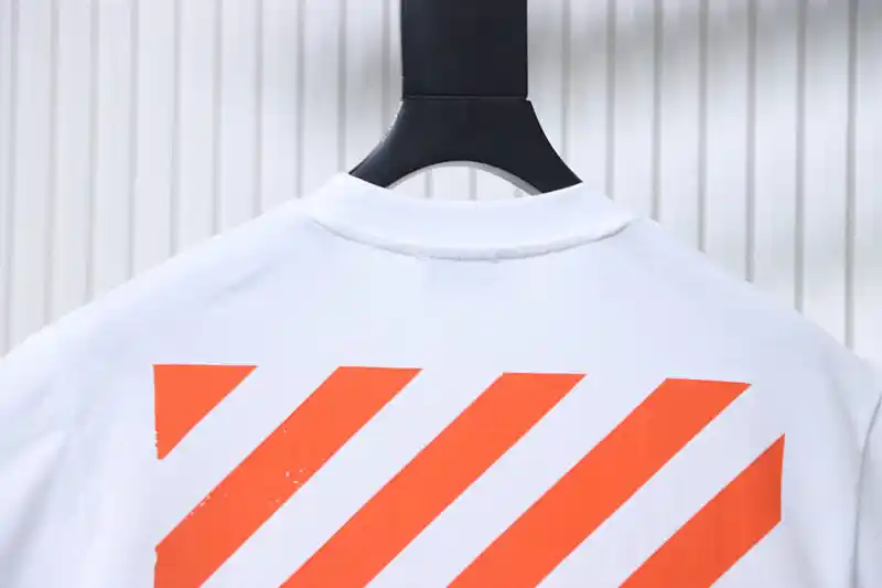Neckline