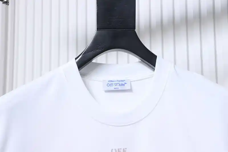 Neckline