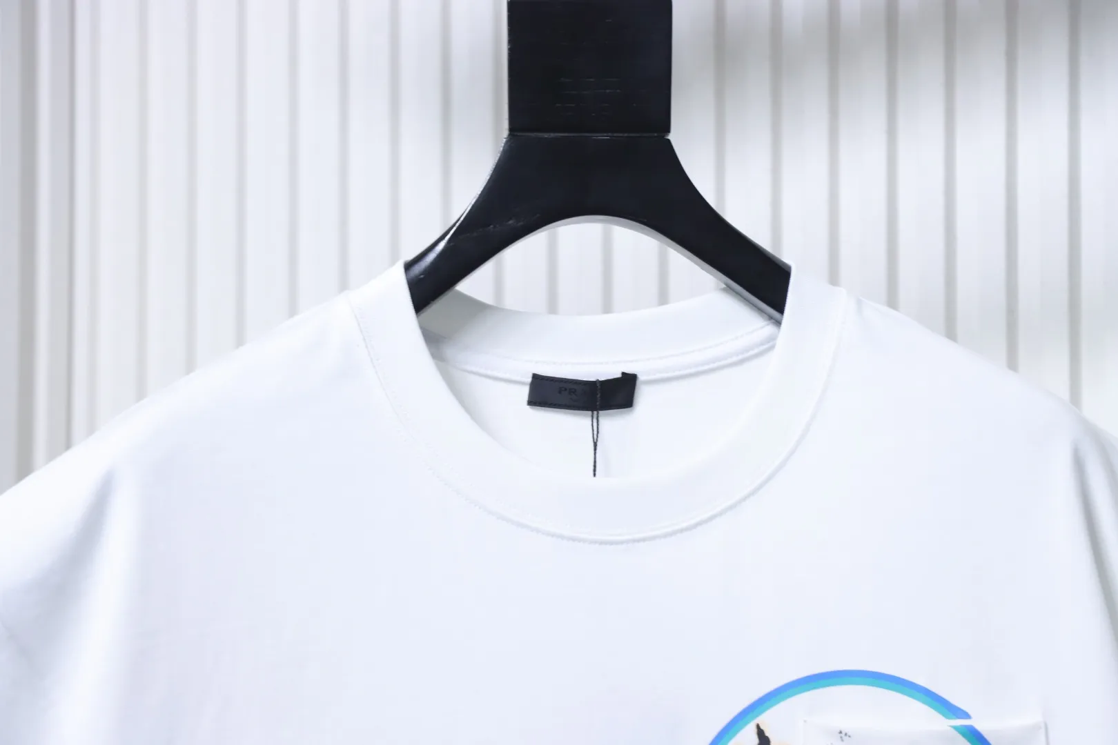 Neckline