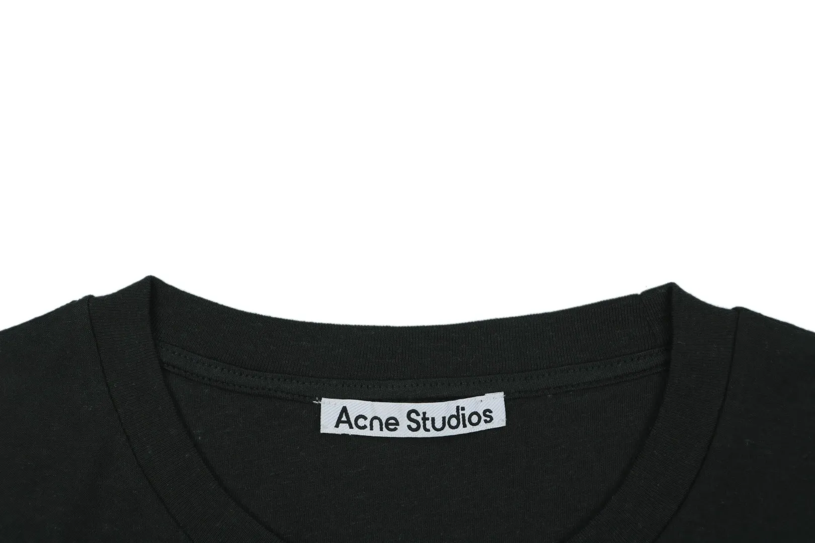 Close-up Neckline
