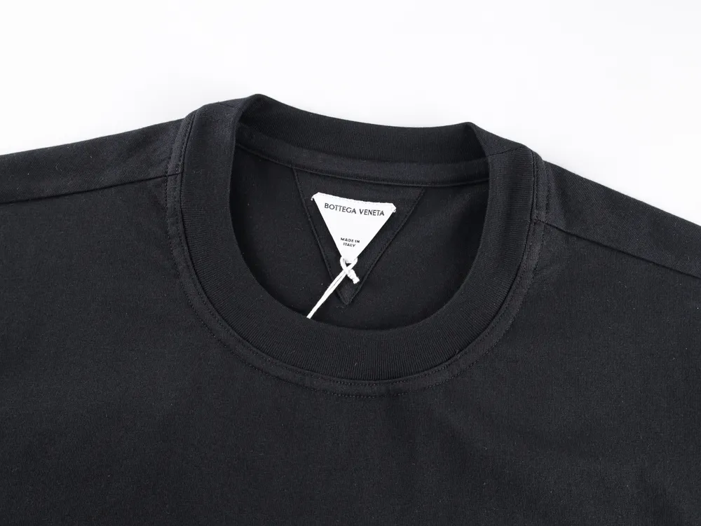 Neckline
