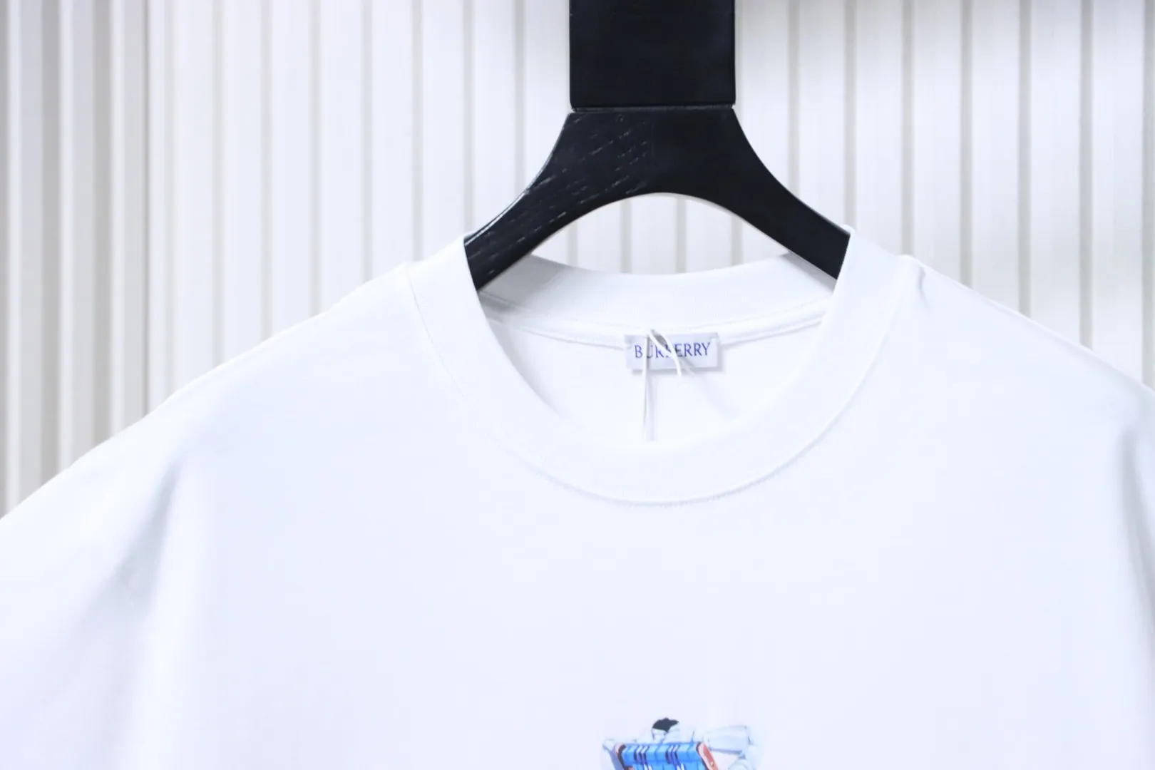 Neckline