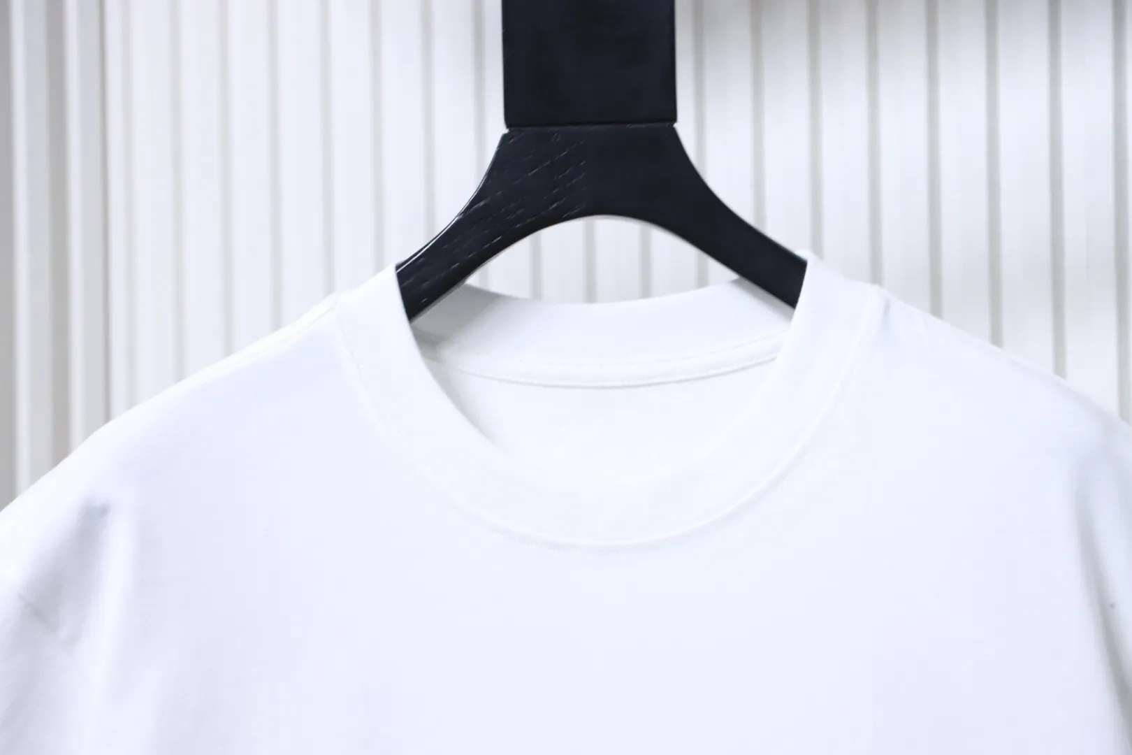 Neckline