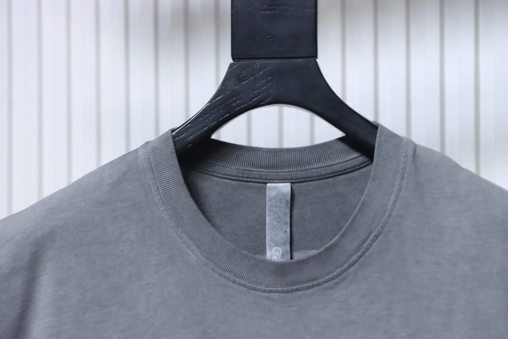 Neckline