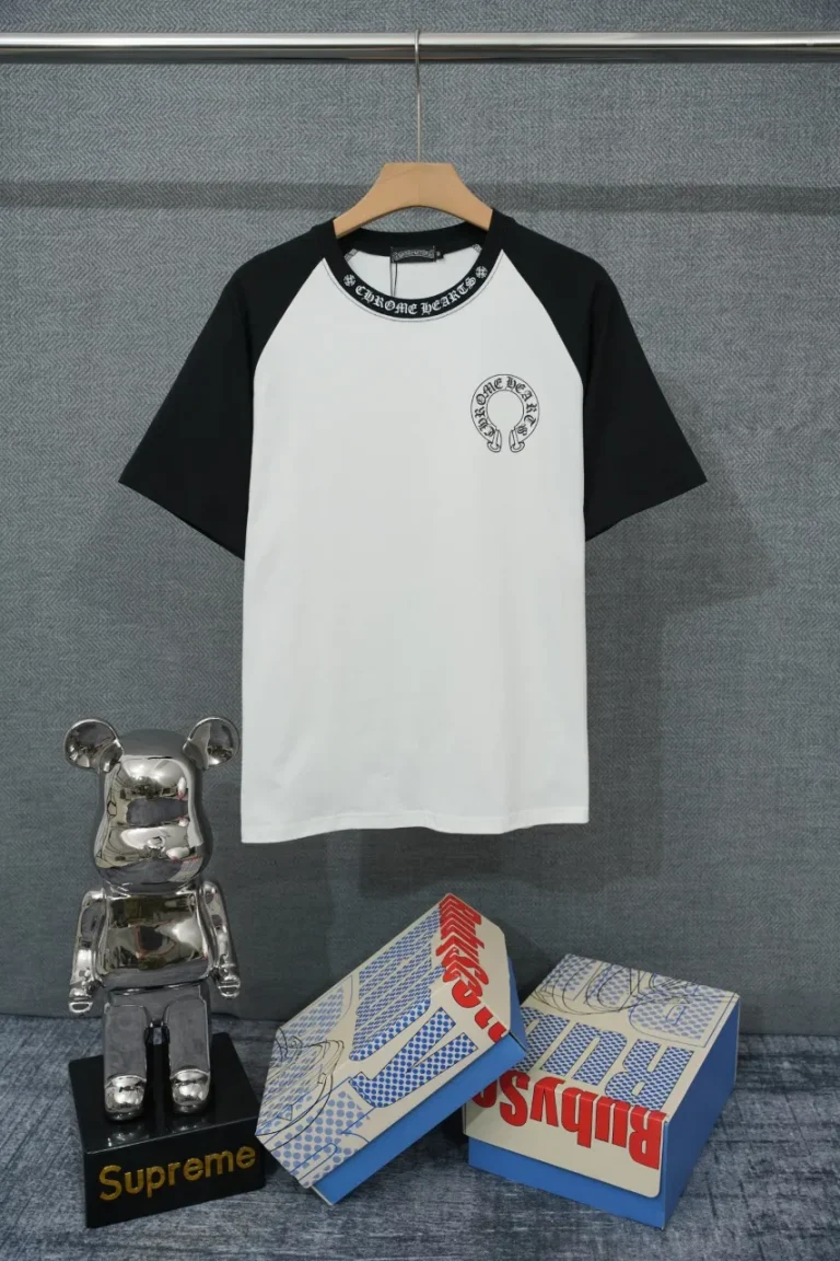 CH Horseshoe Logo Collar Print Raglan T-Shirt