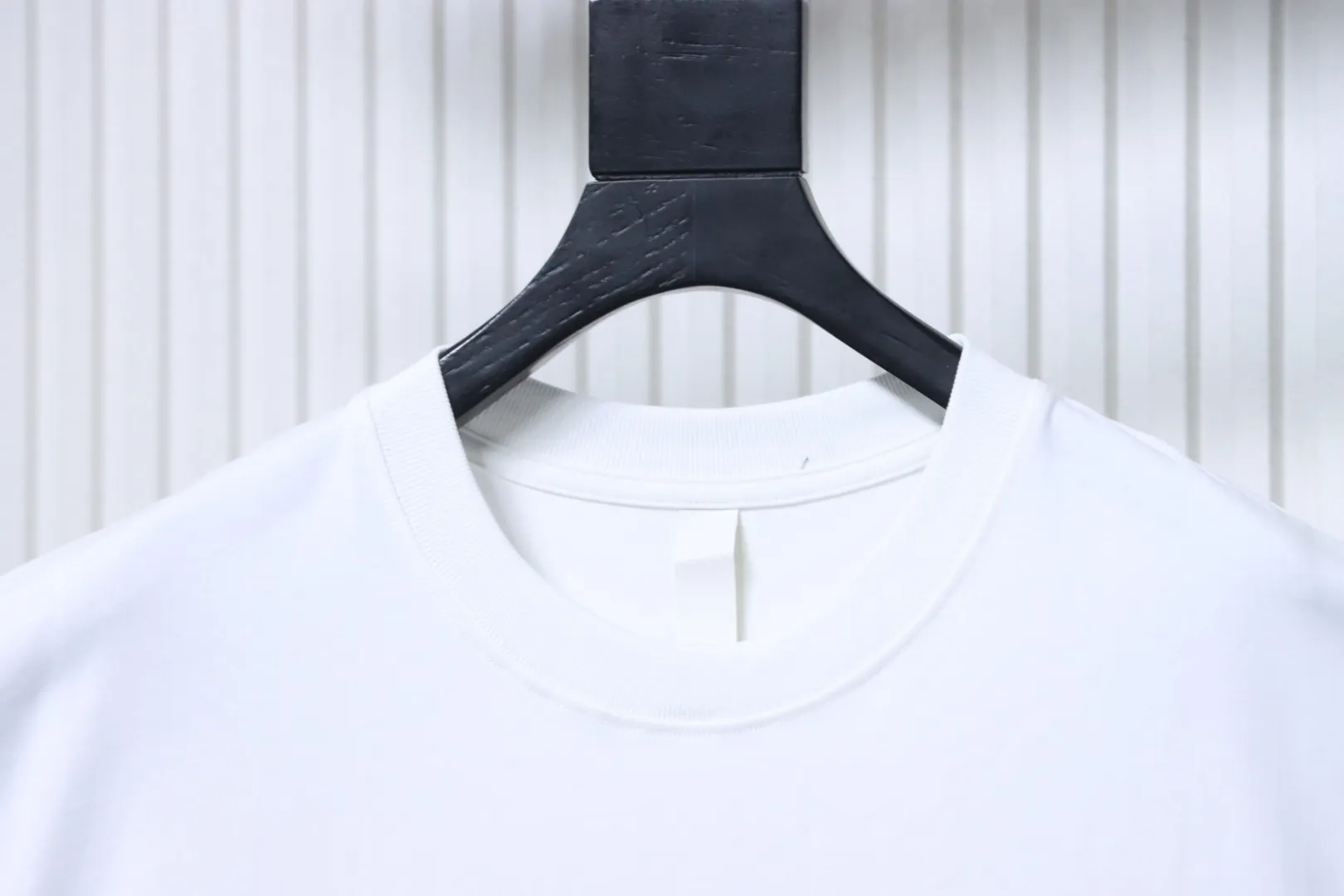 Neckline