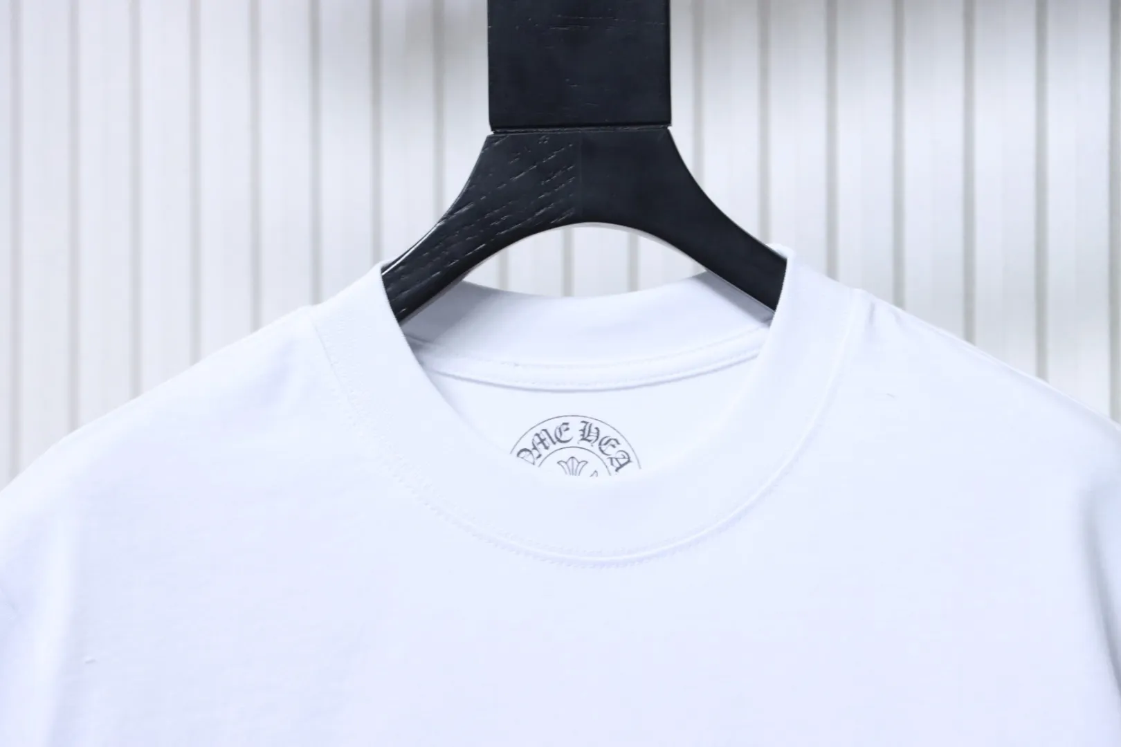 Neckline
