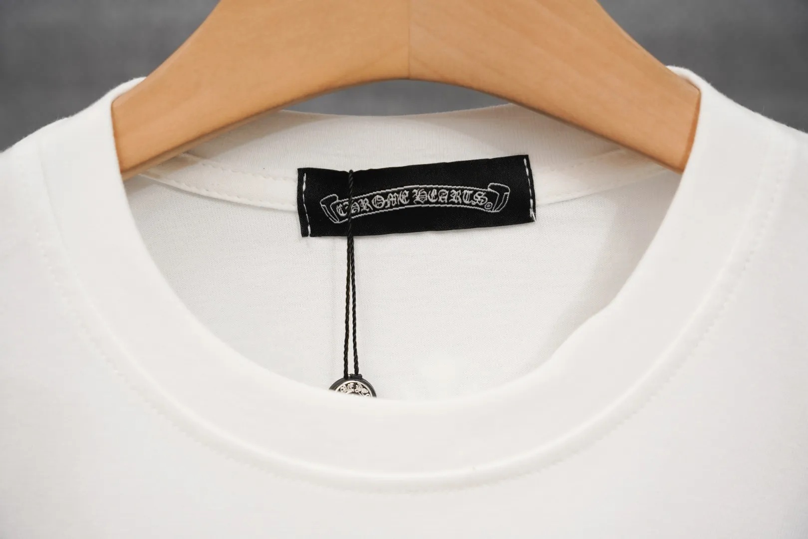 Neckline