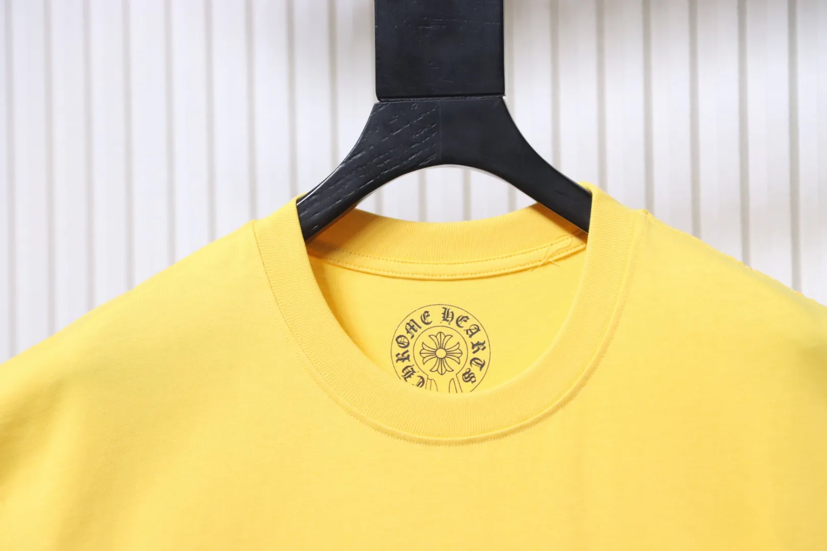 Neckline