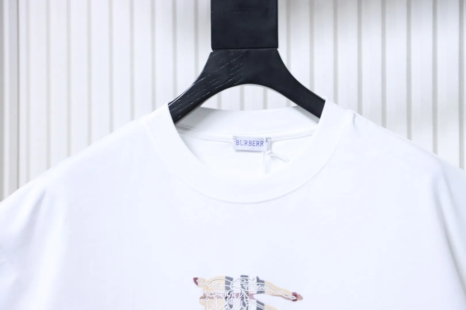 Neckline