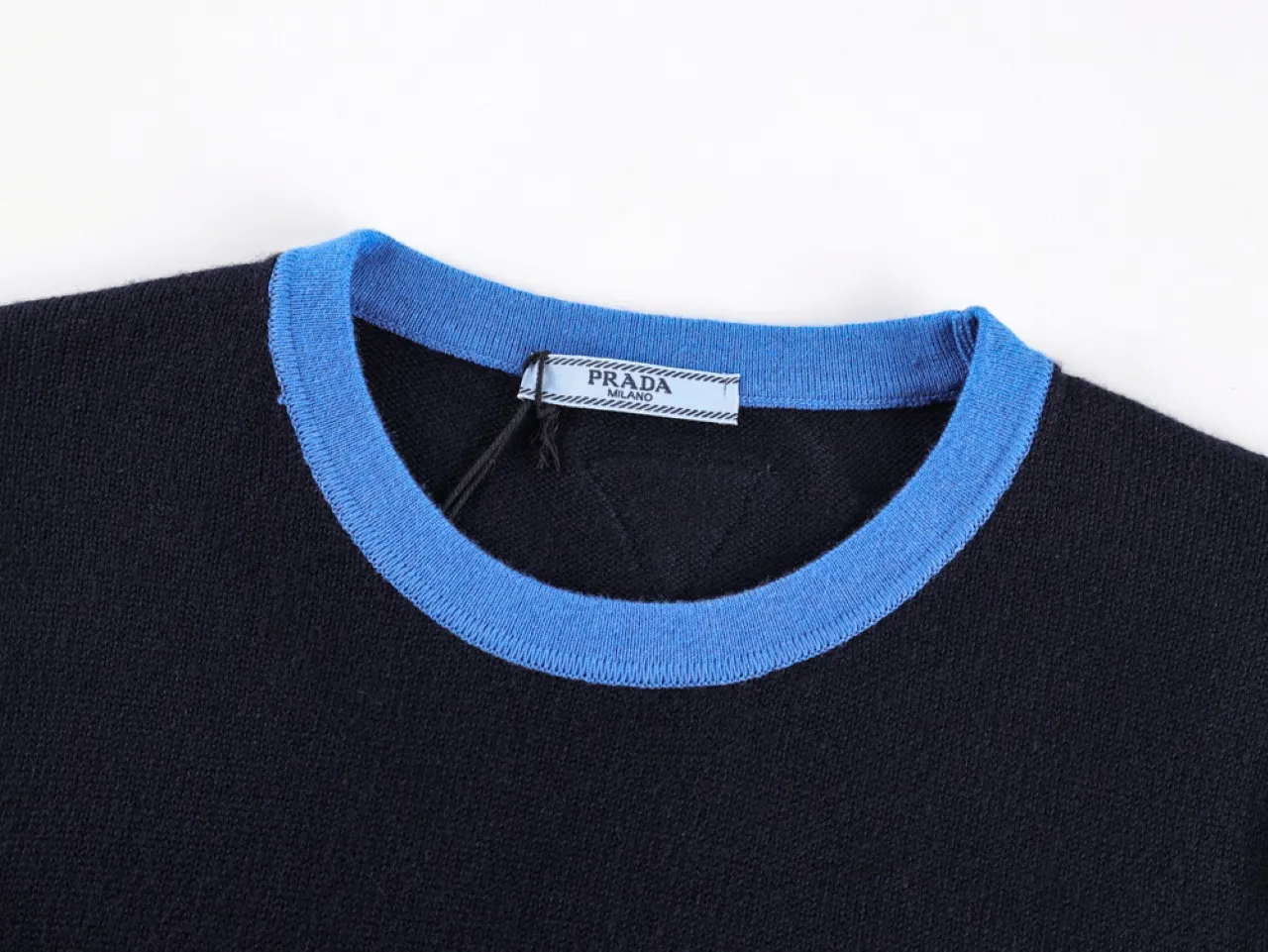 Neckline