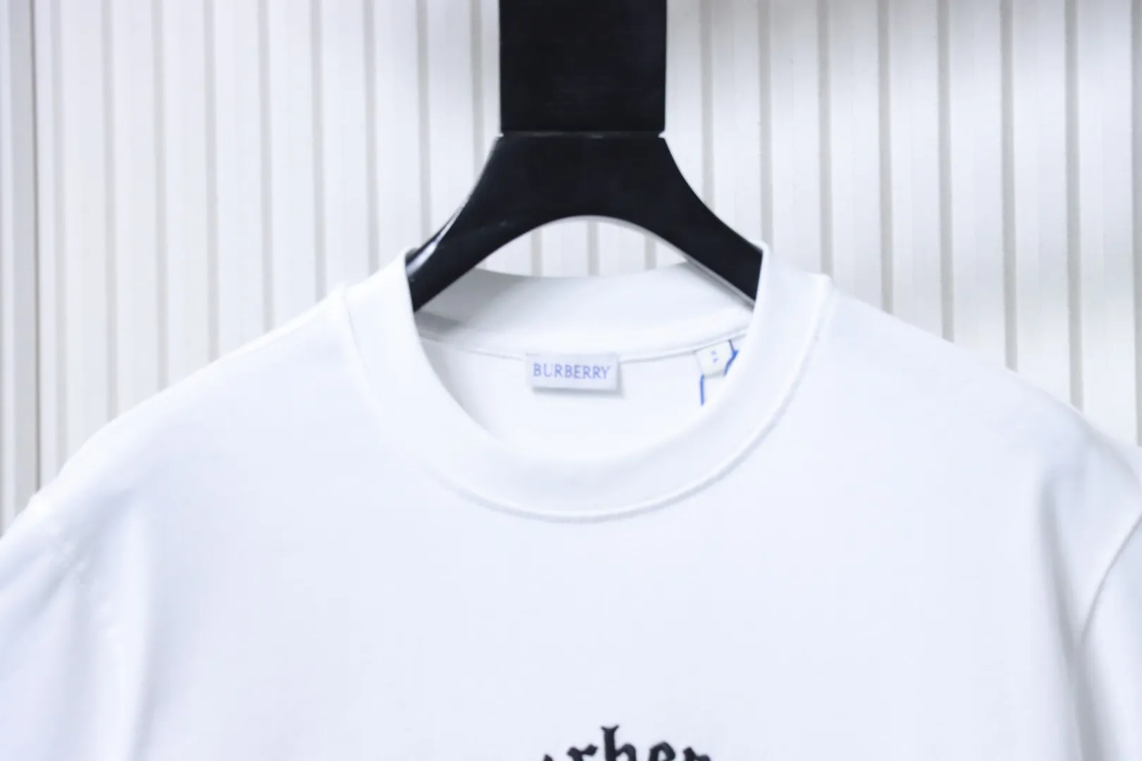 Neckline