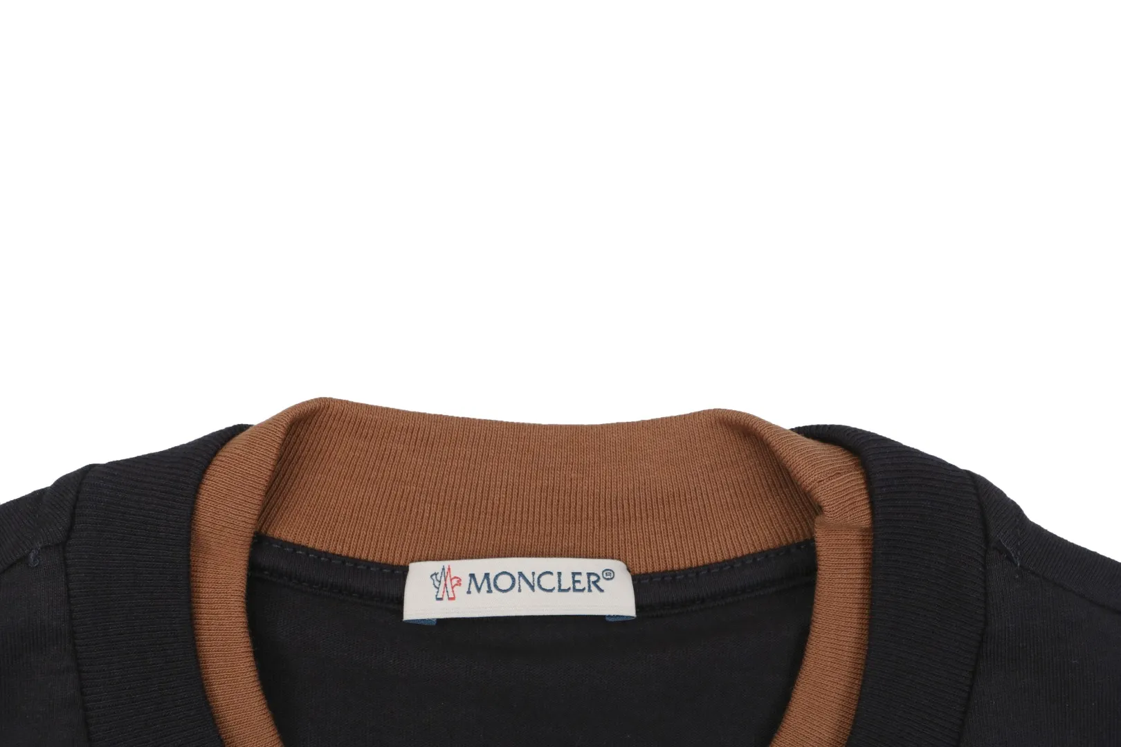 Close-up Neckline