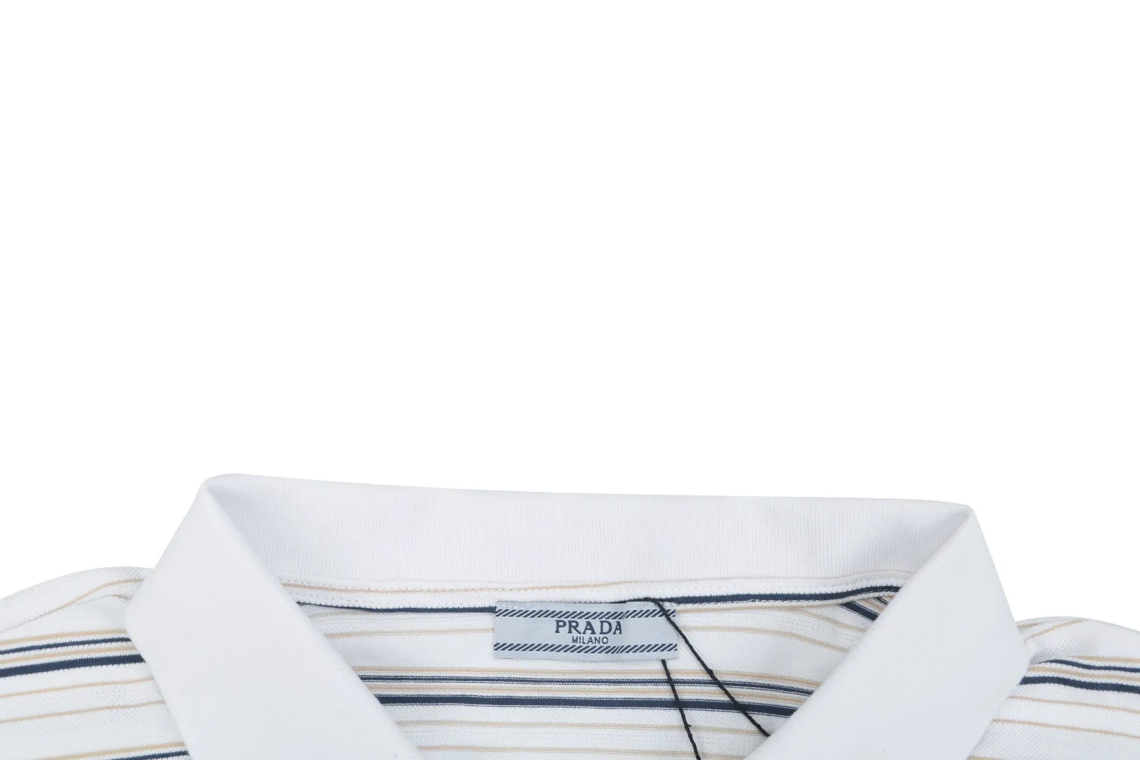 Close-up Neckline with Brand Tag