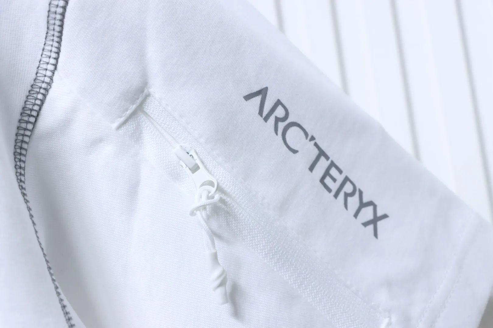 Logo in Short Sleeve