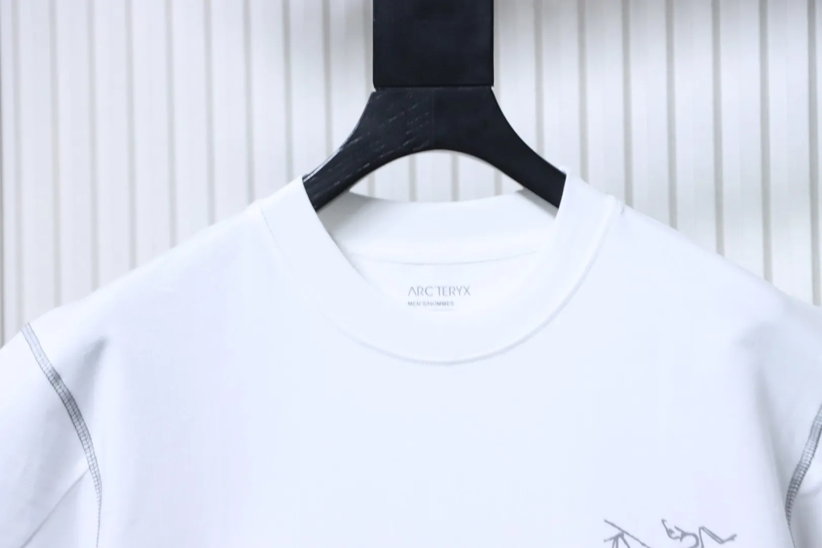 Neckline