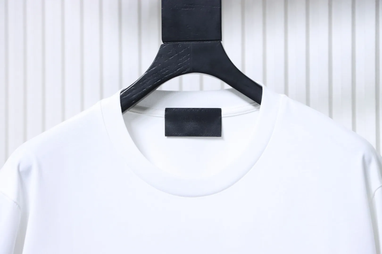 Neckline