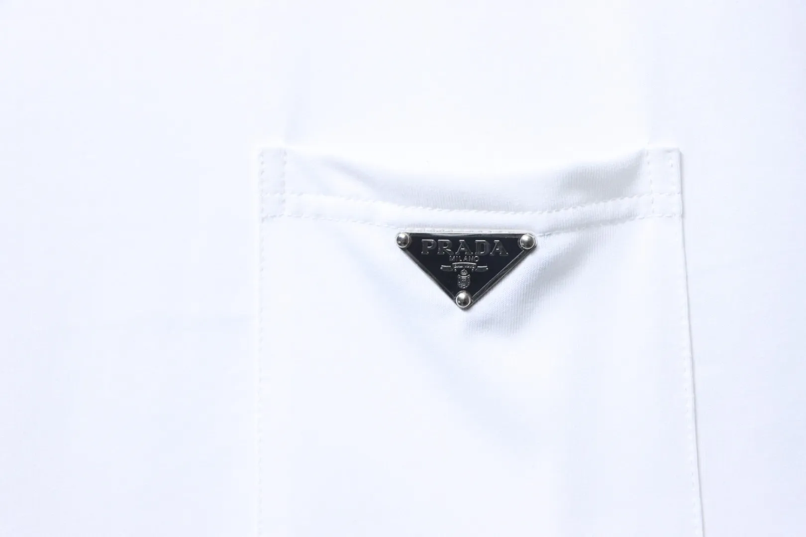 Pocket with Metal Logo Brand