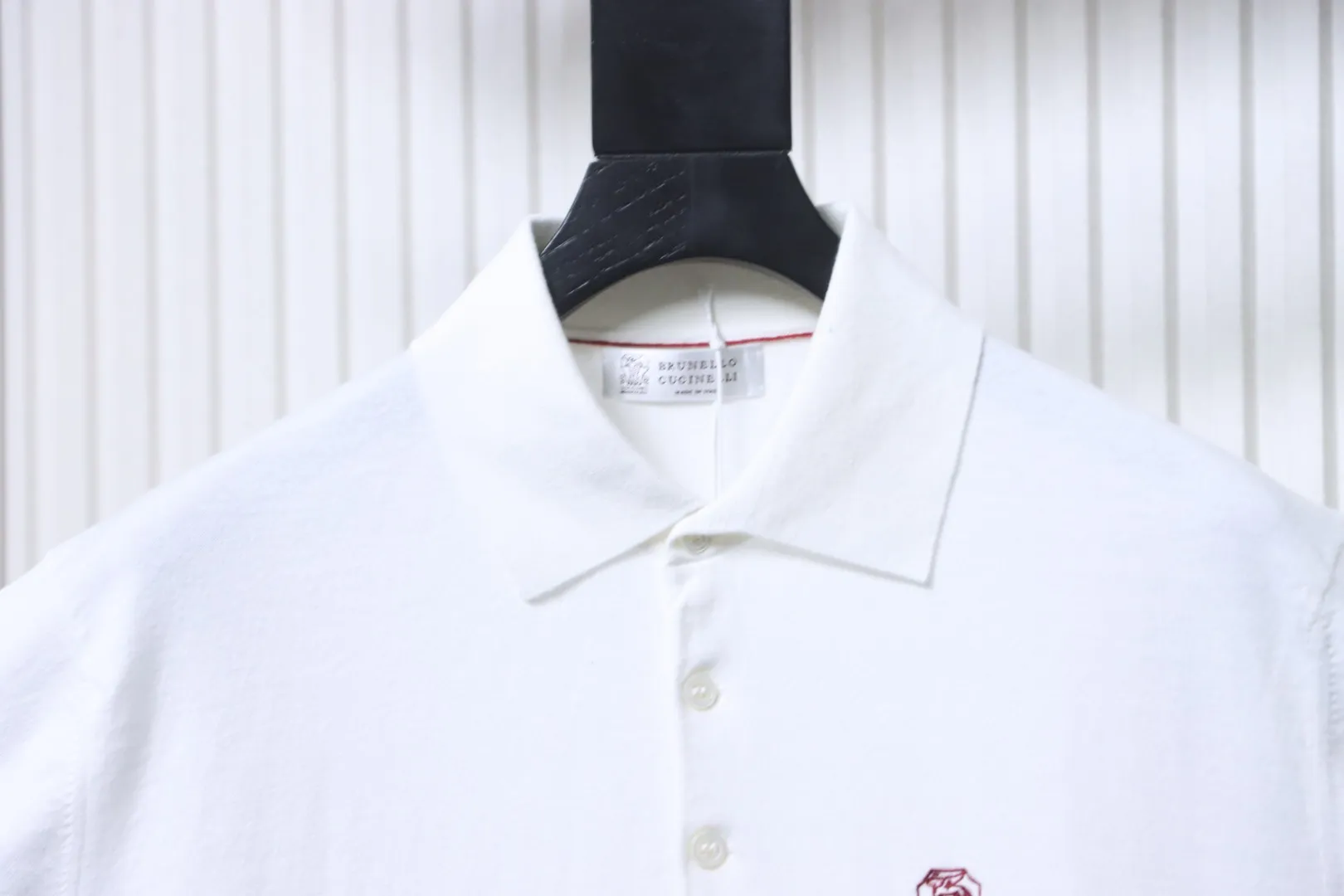 Neckline