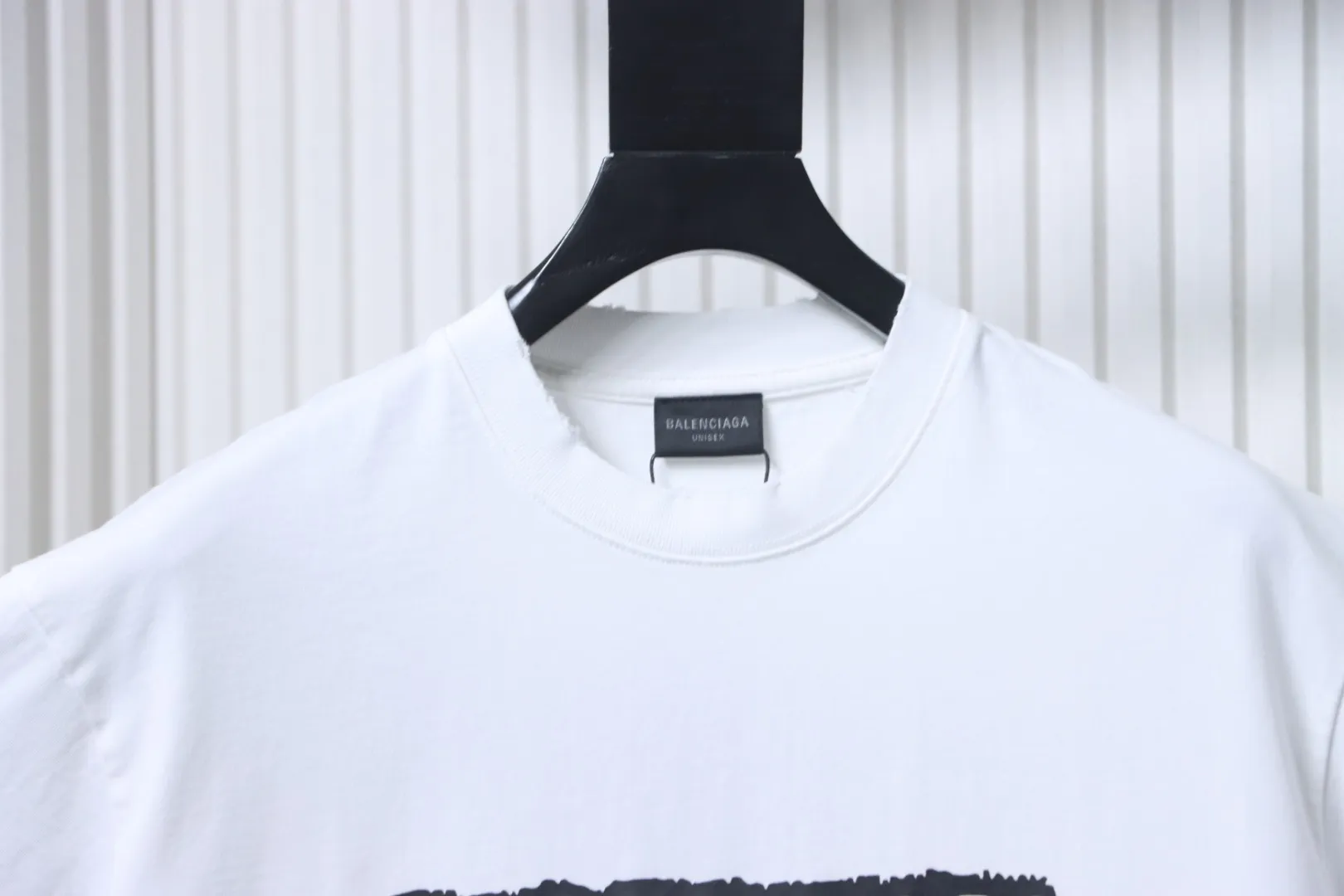 Neckline
