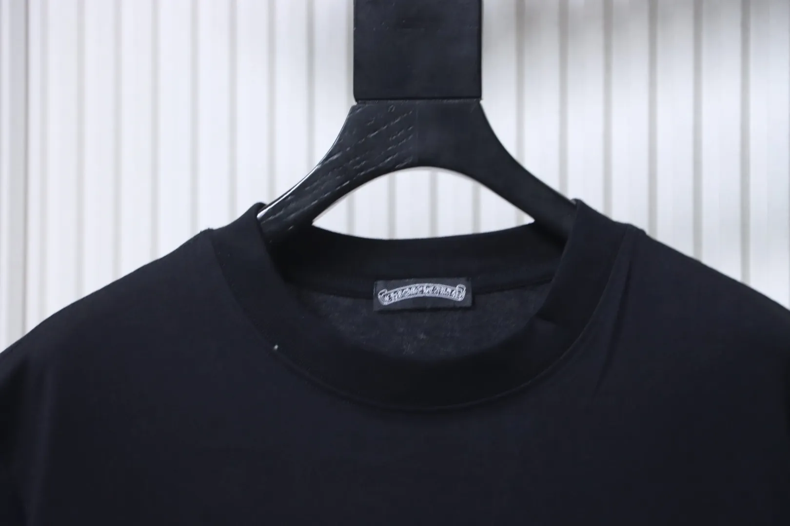 Neckline
