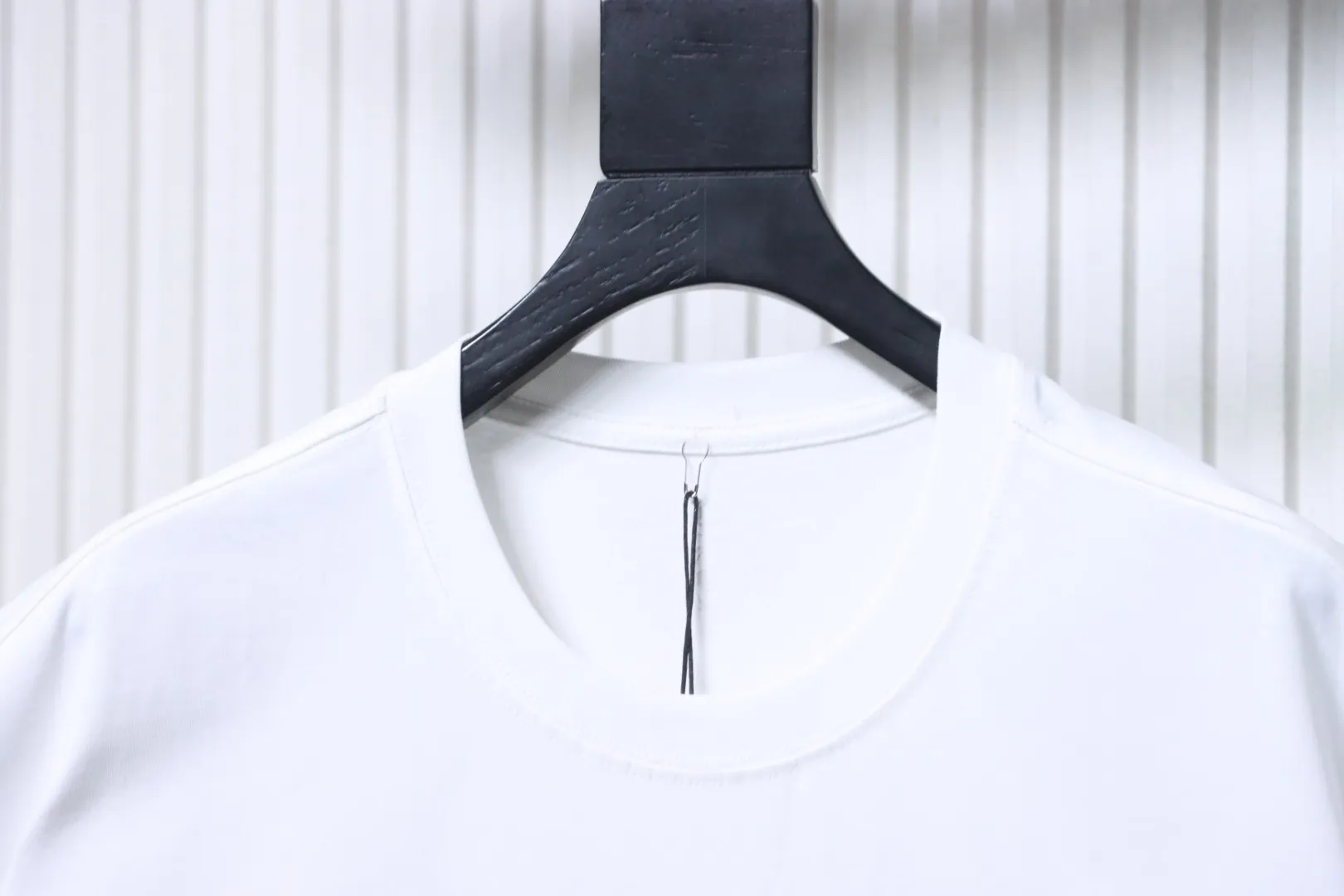 Neckline