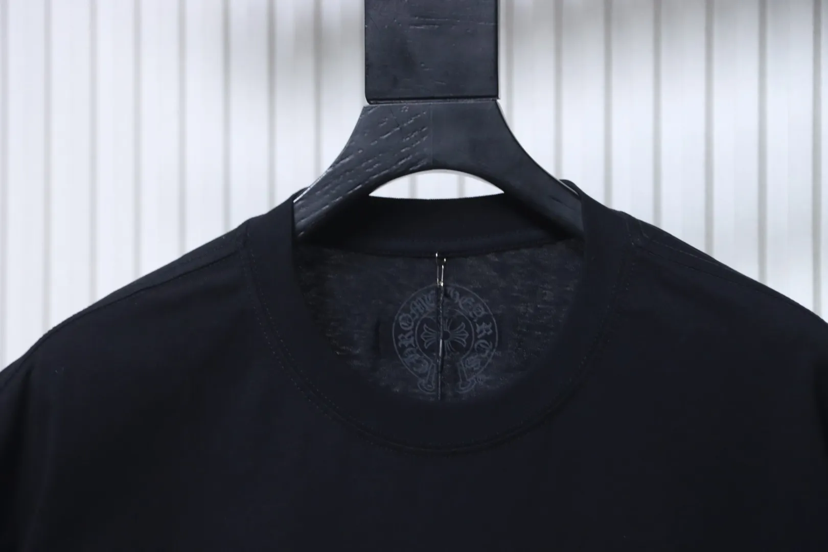 Neckline