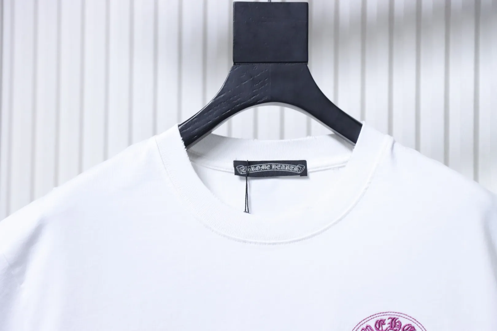 Neckline