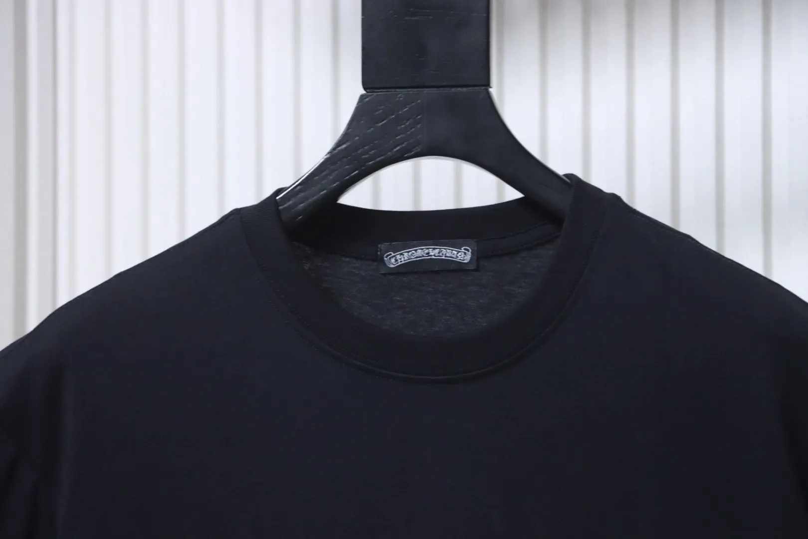 Neckline