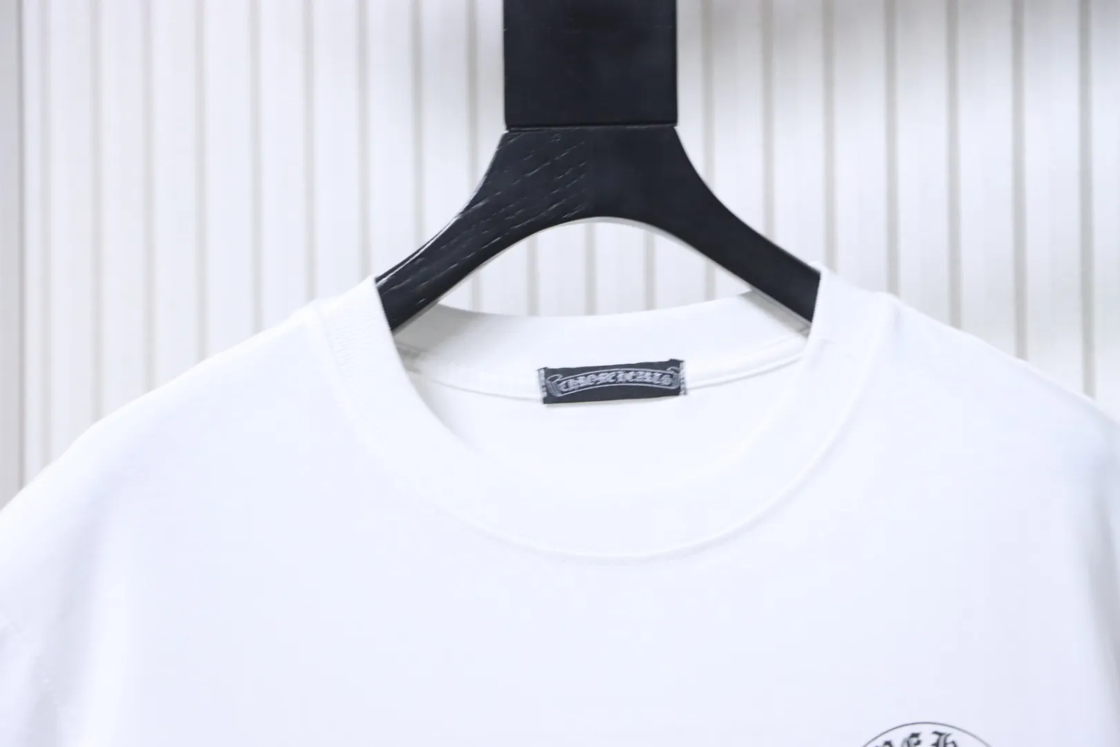 Neckline