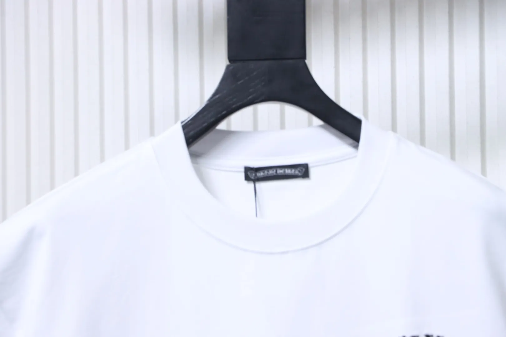 Neckline