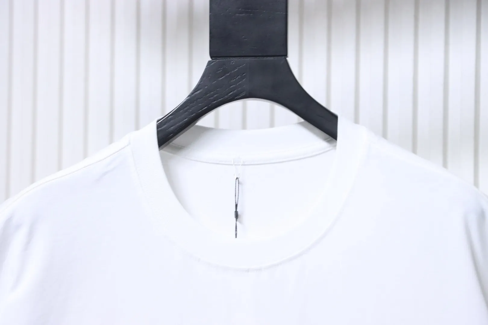 Neckline