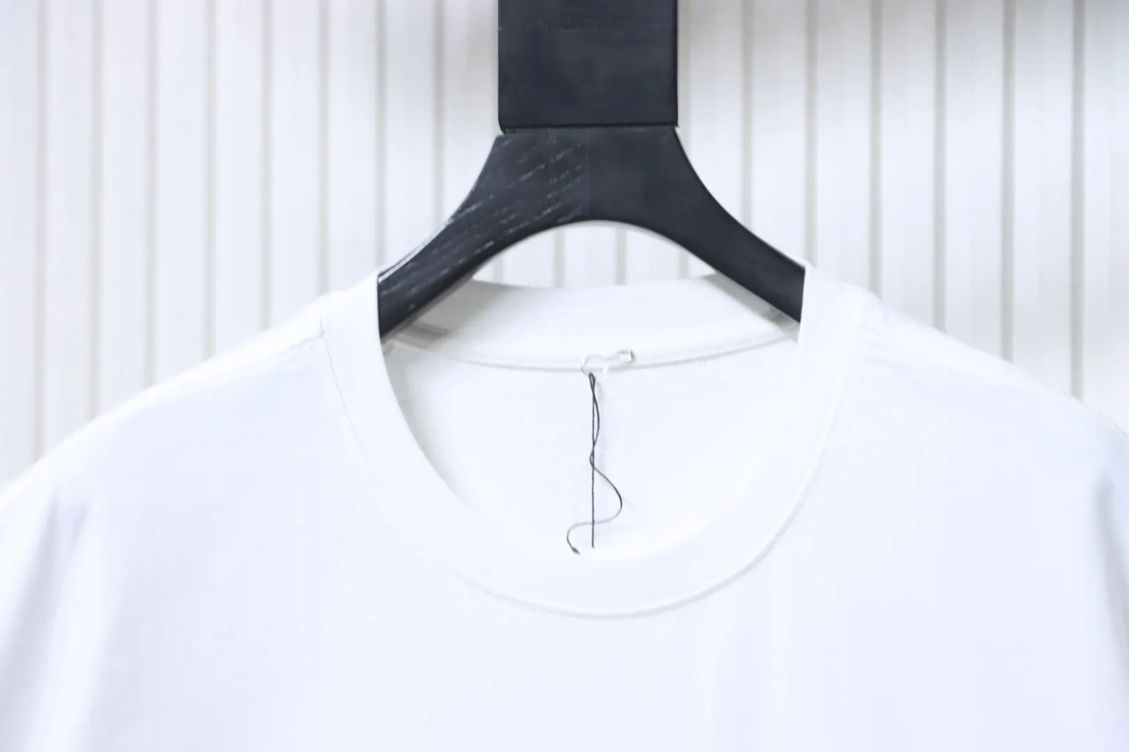 Neckline