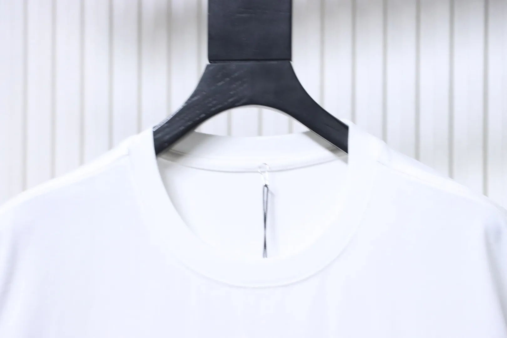 Neckline