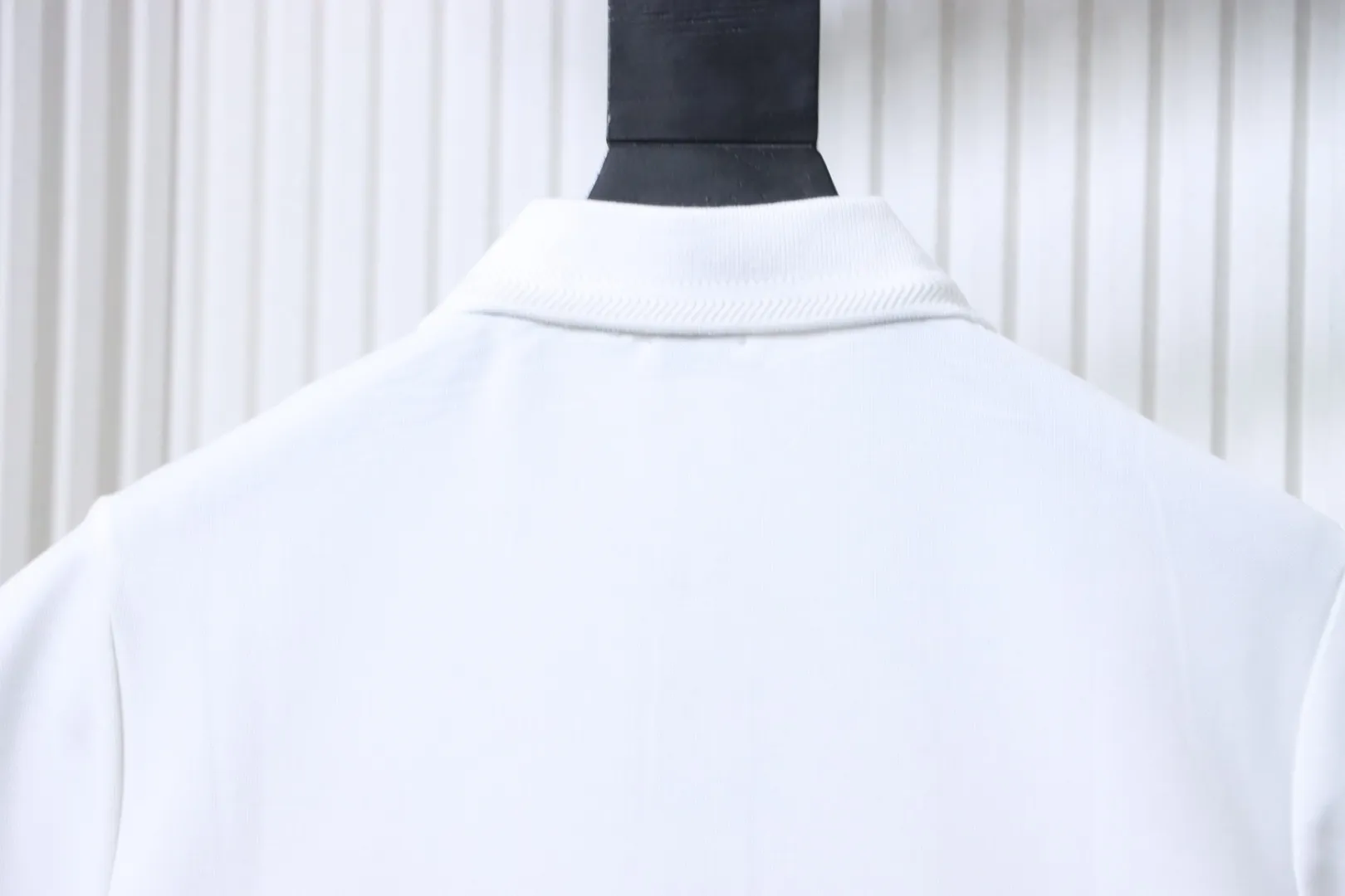 Neckline
