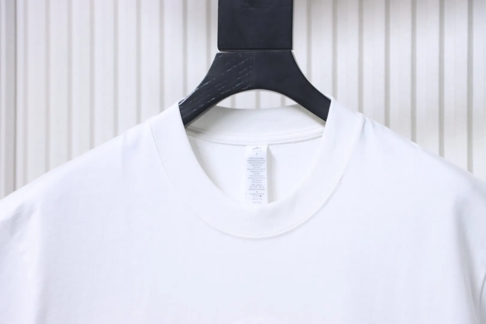 Neckline