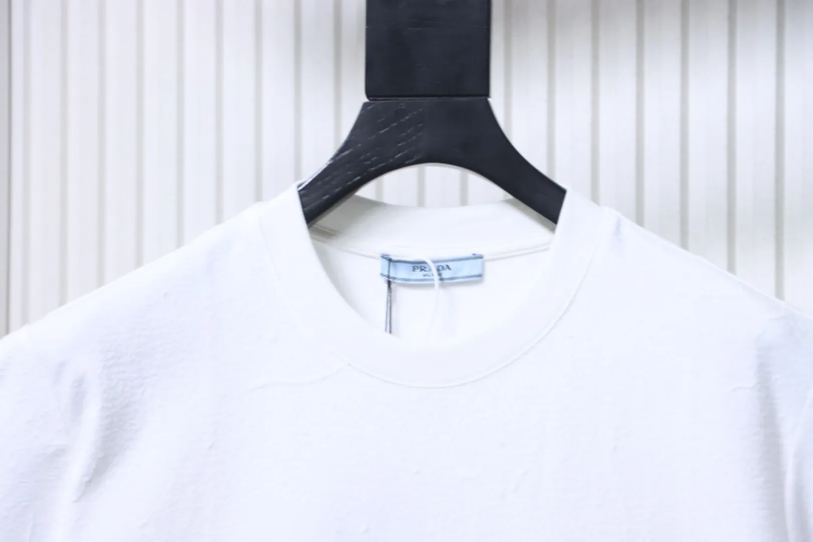 Neckline