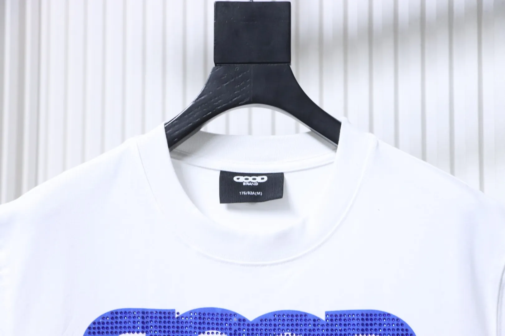 Neckline