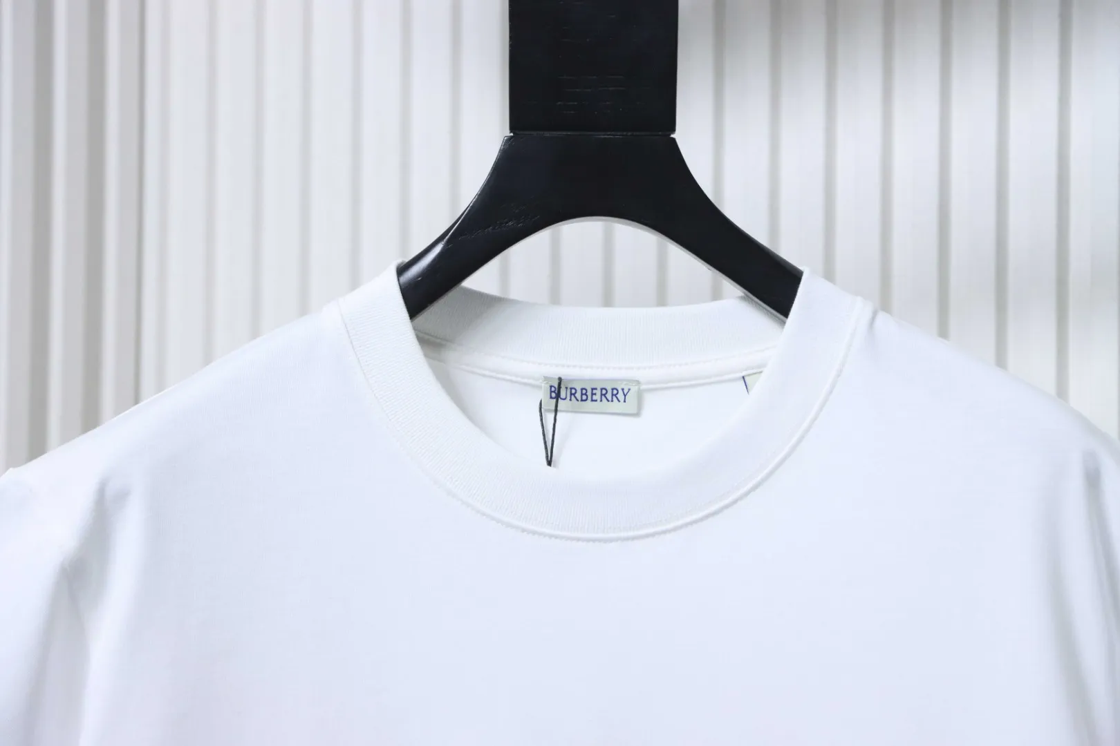 Neckline