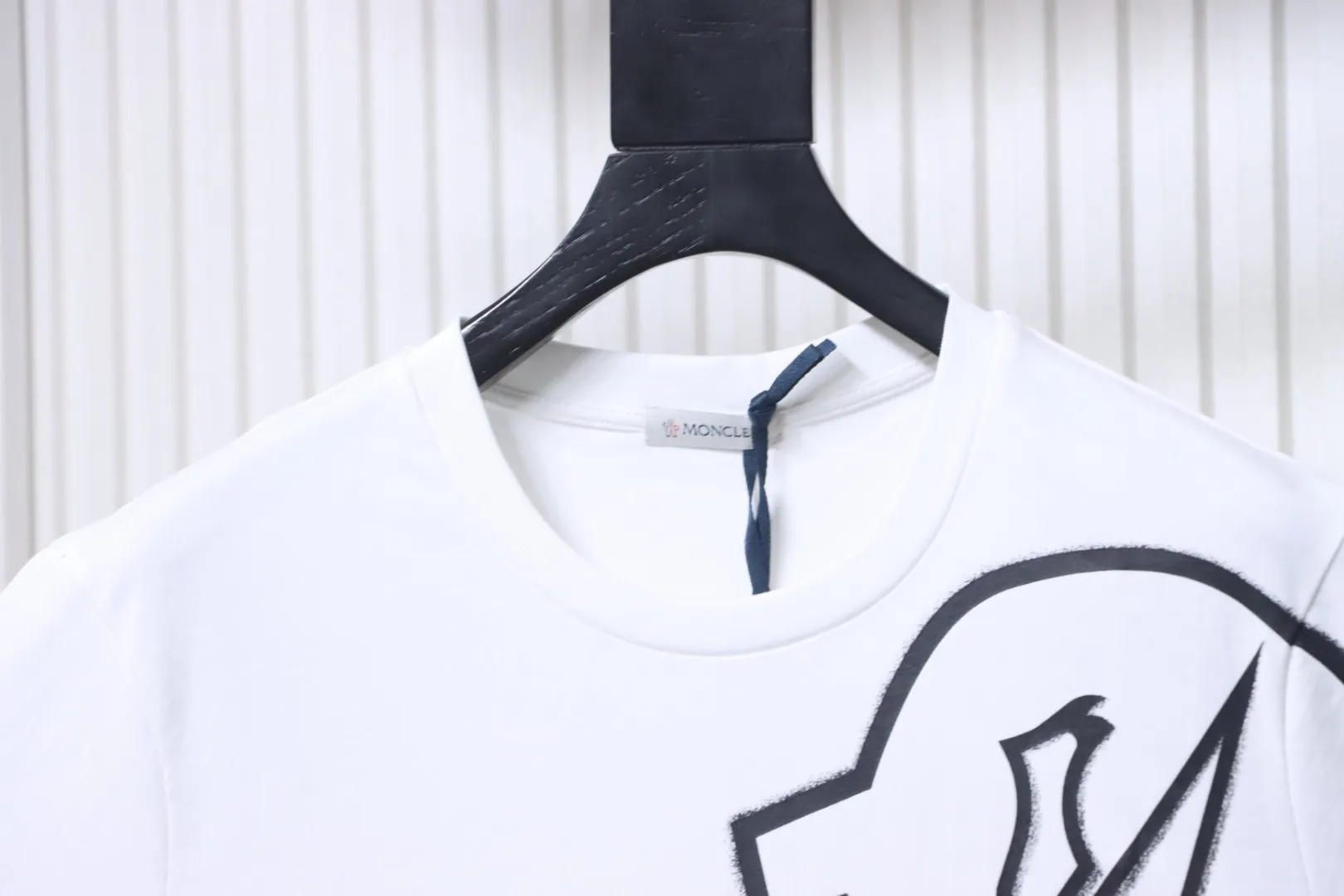Neckline
