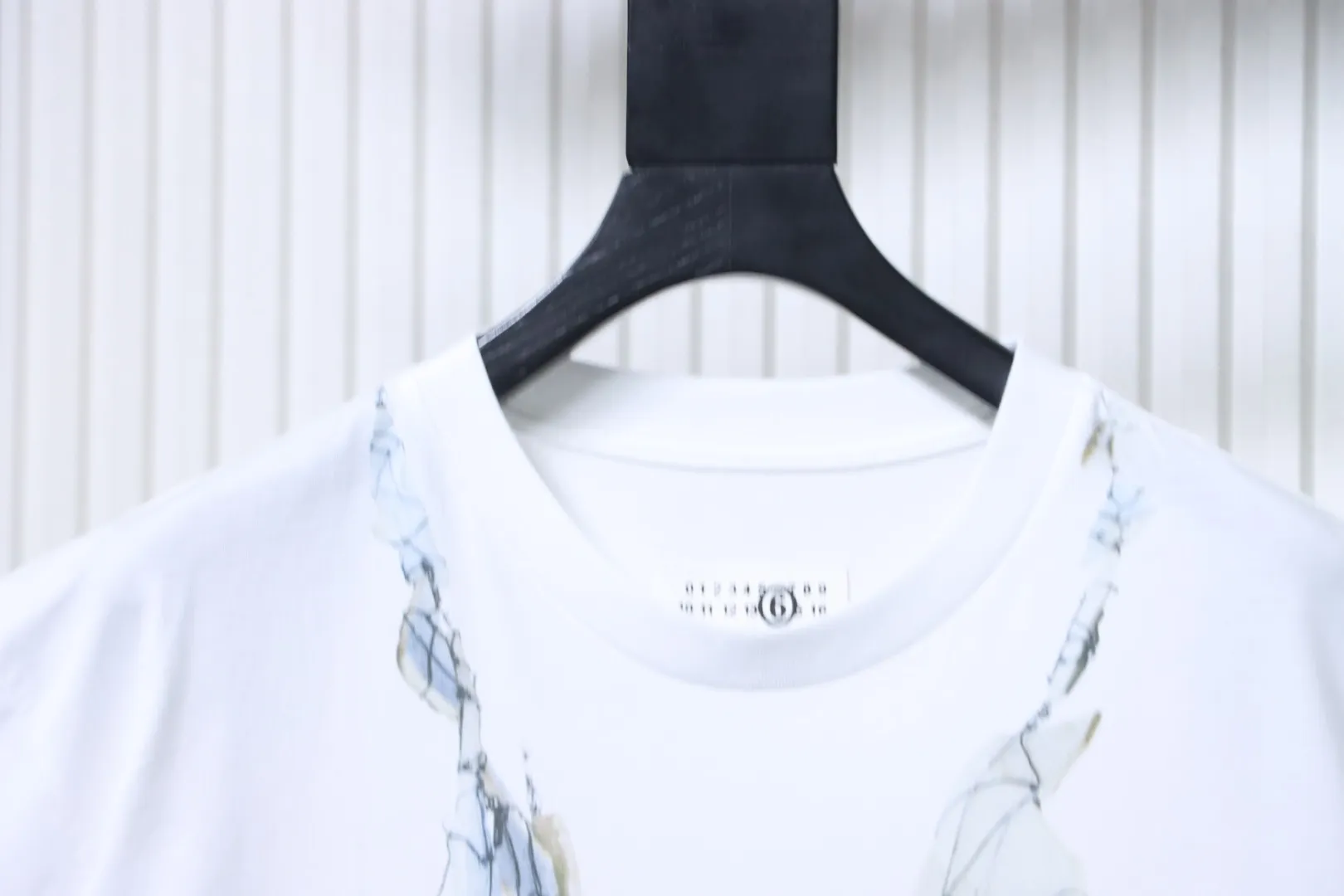 Neckline