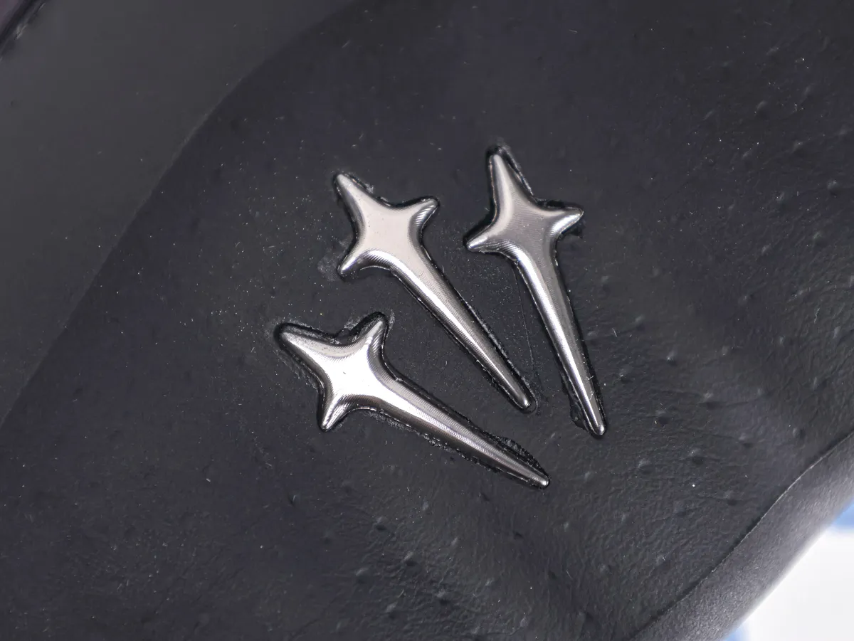 Logo Detail